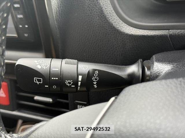 Toyota VOXY 2017-08 8662289-26