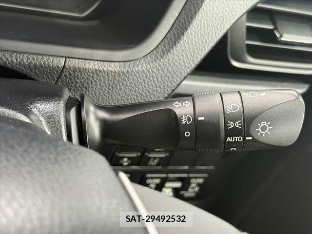 Toyota VOXY 2017-08 8662289-27