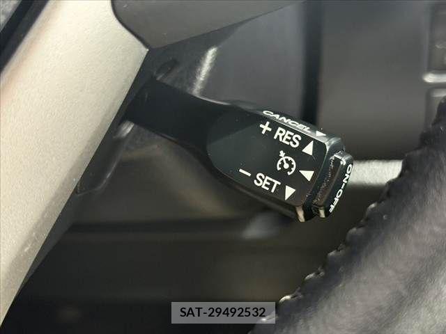 Toyota VOXY 2017-08 8662289-28