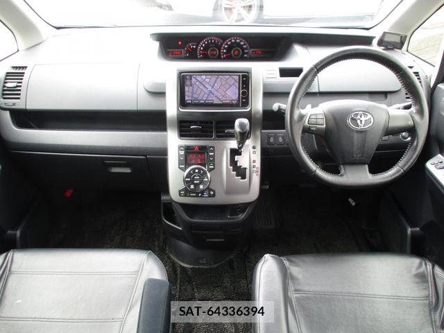 Toyota VOXY 2012-09 8667126-1