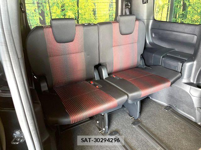 Toyota VOXY 2017-07 8662271-9