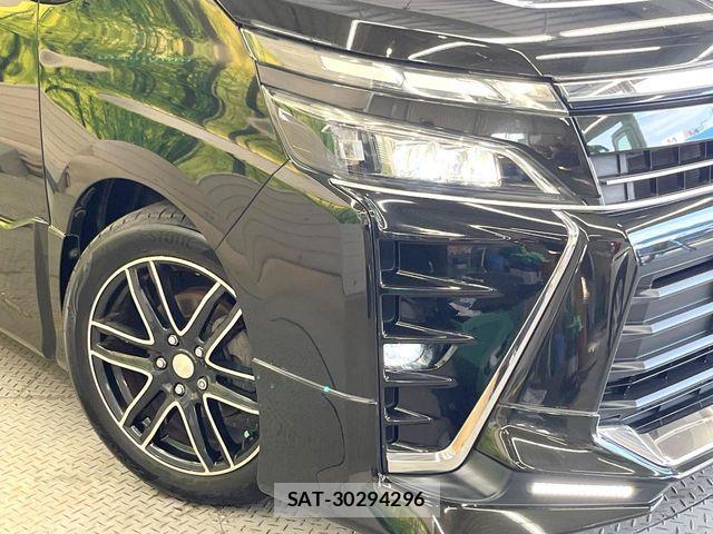 Toyota VOXY 2017-07 8662271-12