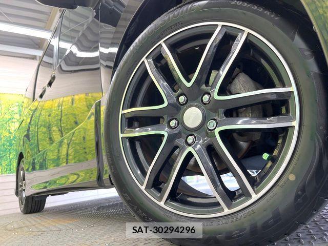 Toyota VOXY 2017-07 8662271-13