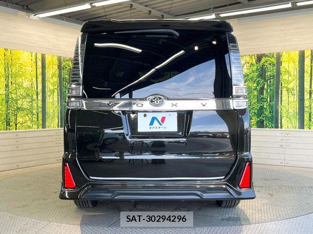 Toyota VOXY 2017-07 8662271-15
