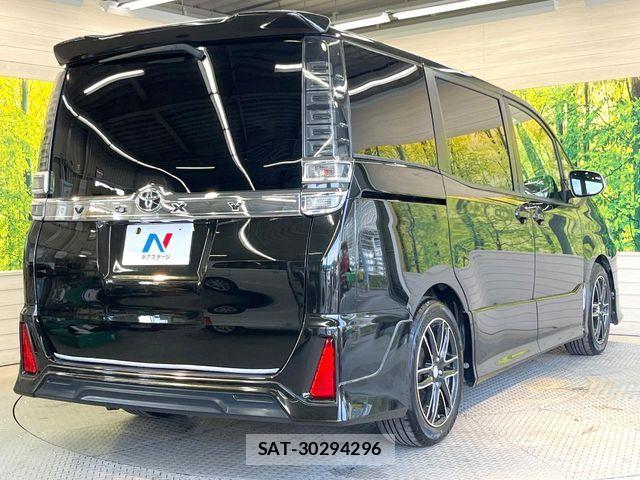 Toyota VOXY 2017-07 8662271-17