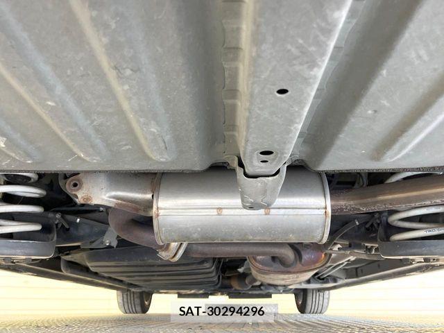Toyota VOXY 2017-07 8662271-19