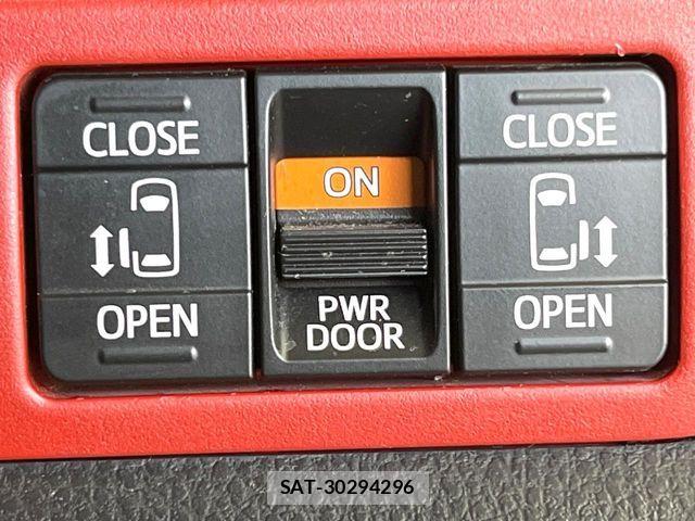 Toyota VOXY 2017-07 8662271-3