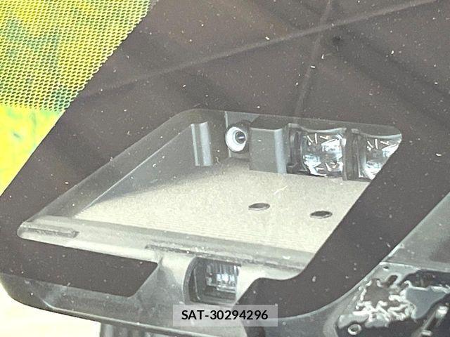 Toyota VOXY 2017-07 8662271-5