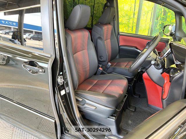 Toyota VOXY 2017-07 8662271-7