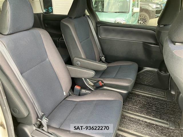 Toyota VOXY 2014-01 8662298-11