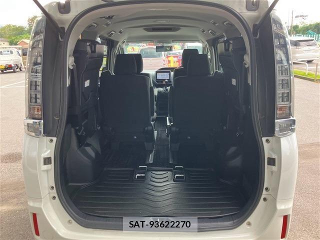 Toyota VOXY 2014-01 8662298-17
