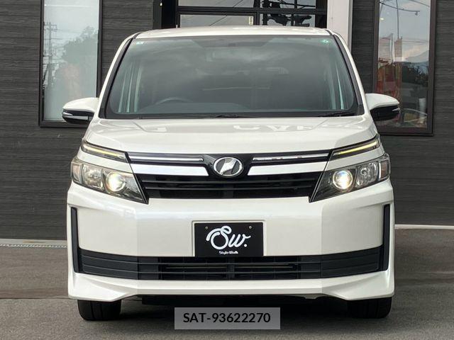 Toyota VOXY 2014-01 8662298-27