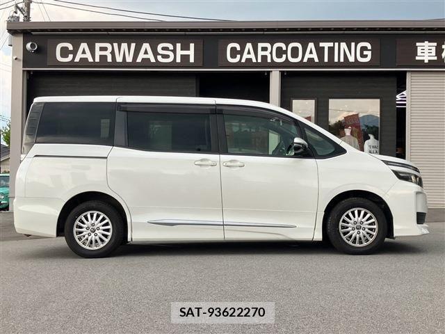 Toyota VOXY 2014-01 8662298-3