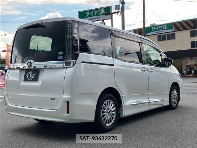 Toyota VOXY 2014-01 8662298-4