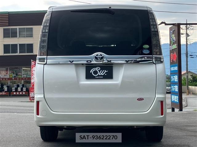 Toyota VOXY 2014-01 8662298-5