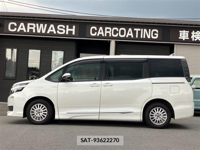 Toyota VOXY 2014-01 8662298-7