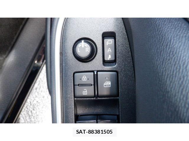 Toyota VOXY 2023-09 8662270-26