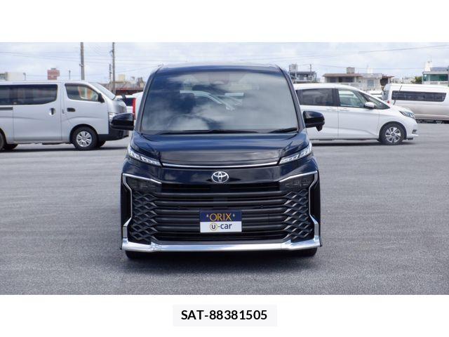 Toyota VOXY 2023-09 8662270-3