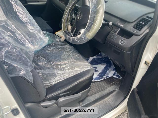Toyota VOXY 2012-06 8662325-12