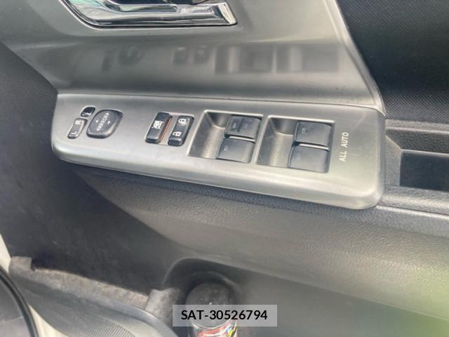 Toyota VOXY 2012-06 8662325-13
