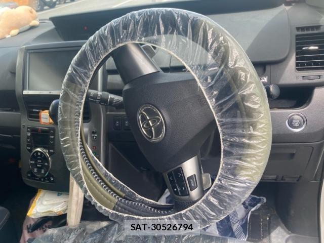 Toyota VOXY 2012-06 8662325-15