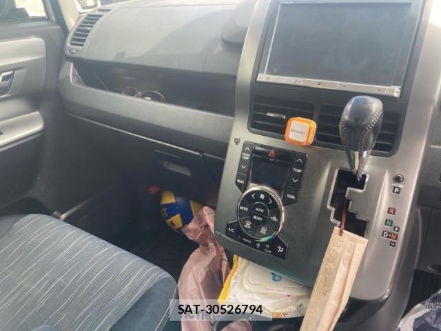 Toyota VOXY 2012-06 8662325-16