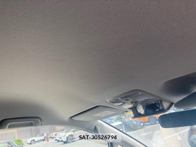 Toyota VOXY 2012-06 8662325-17