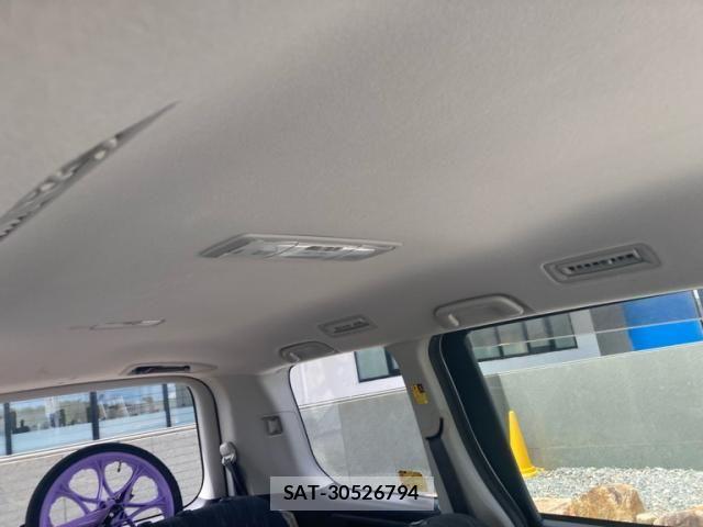 Toyota VOXY 2012-06 8662325-18