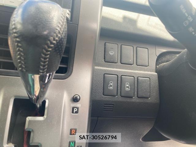 Toyota VOXY 2012-06 8662325-20