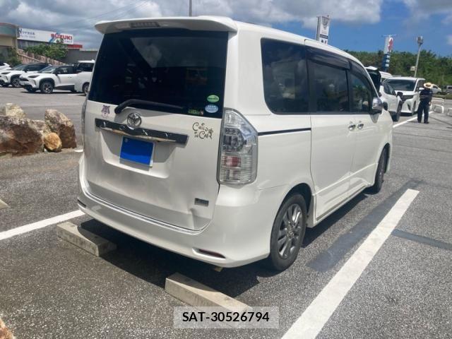 Toyota VOXY 2012-06 8662325-3