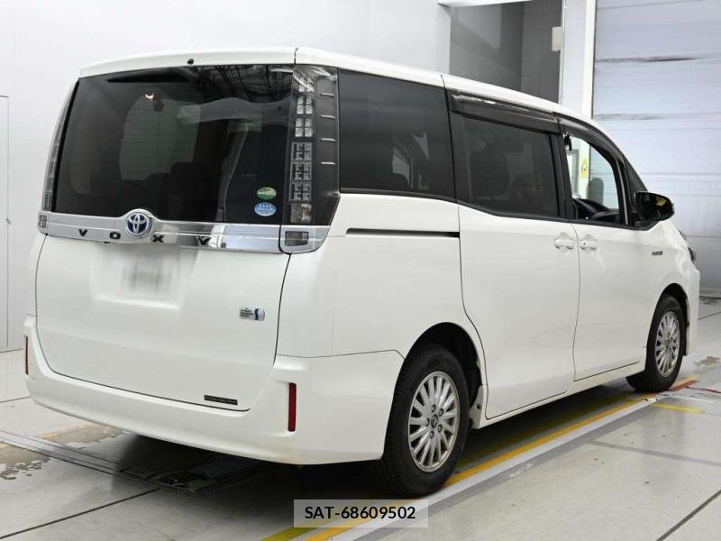Toyota VOXY 2014-06 8673503-1