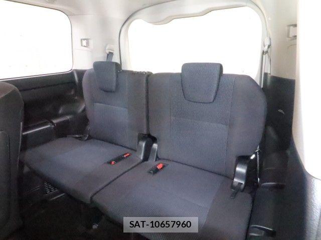 Toyota VOXY 2014-07 8686898-9