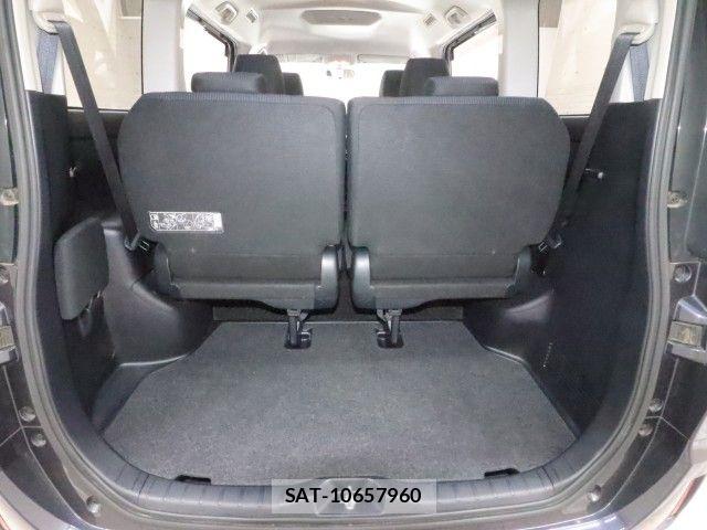 Toyota VOXY 2014-07 8686898-10