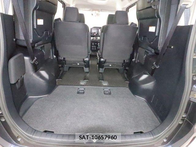Toyota VOXY 2014-07 8686898-11