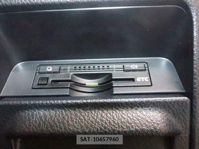 Toyota VOXY 2014-07 8686898-19