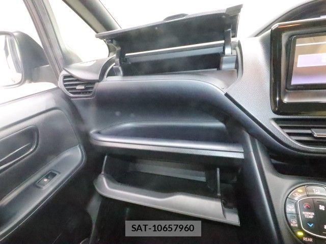 Toyota VOXY 2014-07 8686898-20