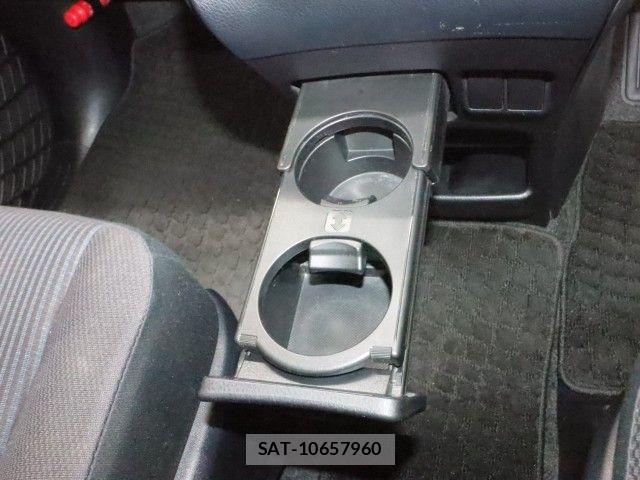 Toyota VOXY 2014-07 8686898-21