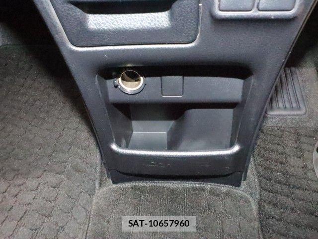 Toyota VOXY 2014-07 8686898-22