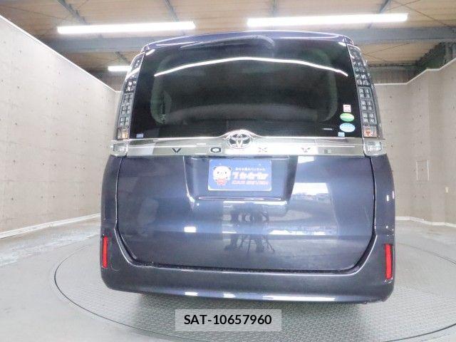Toyota VOXY 2014-07 8686898-26