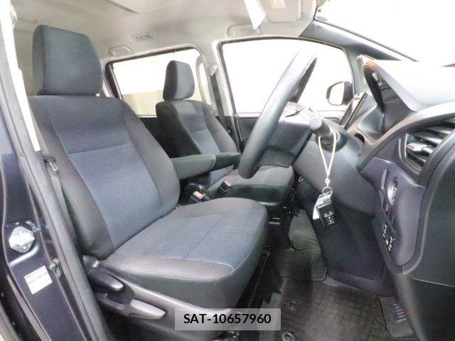 Toyota VOXY 2014-07 8686898-3