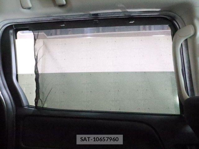 Toyota VOXY 2014-07 8686898-5