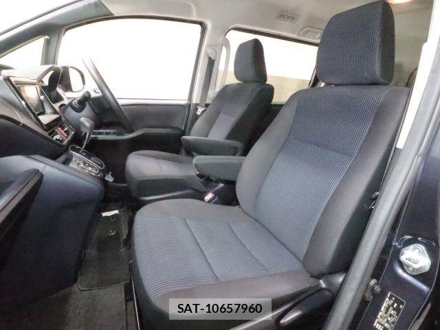 Toyota VOXY 2014-07 8686898-6