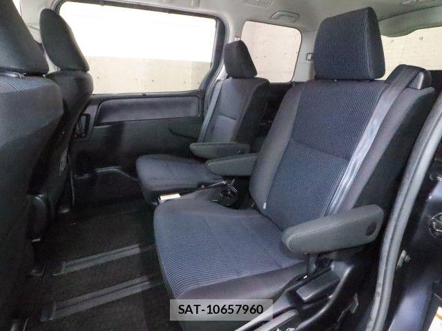 Toyota VOXY 2014-07 8686898-7
