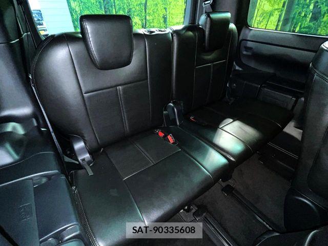 Toyota VOXY 2018-10 8686886-9