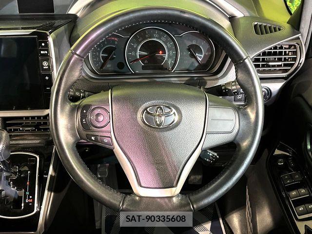 Toyota VOXY 2018-10 8686886-11