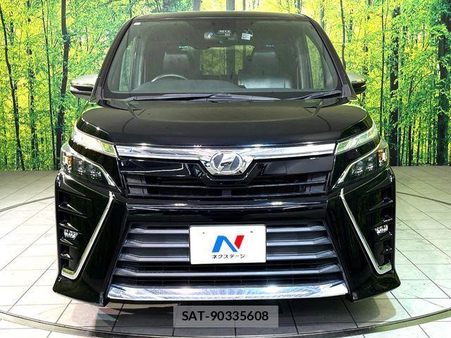 Toyota VOXY 2018-10 8686886-14