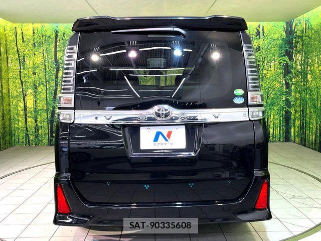 Toyota VOXY 2018-10 8686886-15