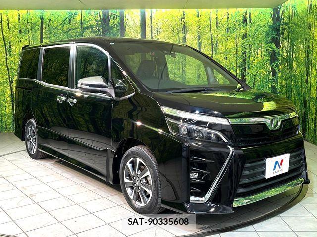Toyota VOXY 2018-10 8686886-16