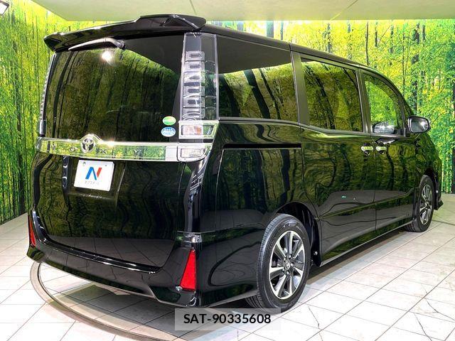 Toyota VOXY 2018-10 8686886-17