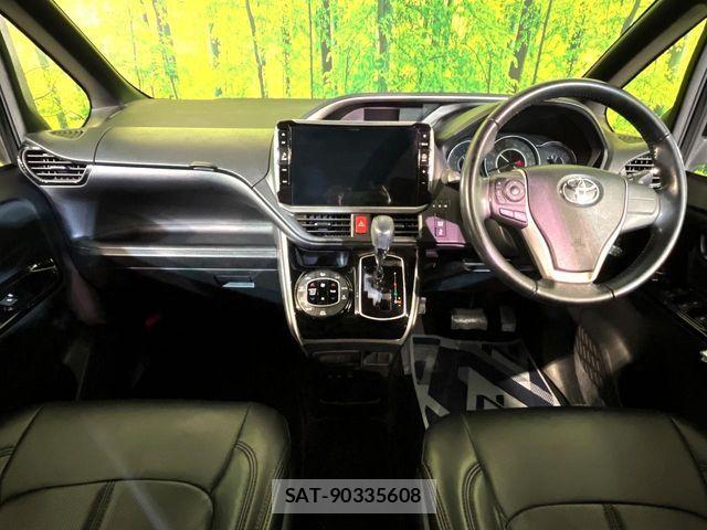 Toyota VOXY 2018-10 8686886-1